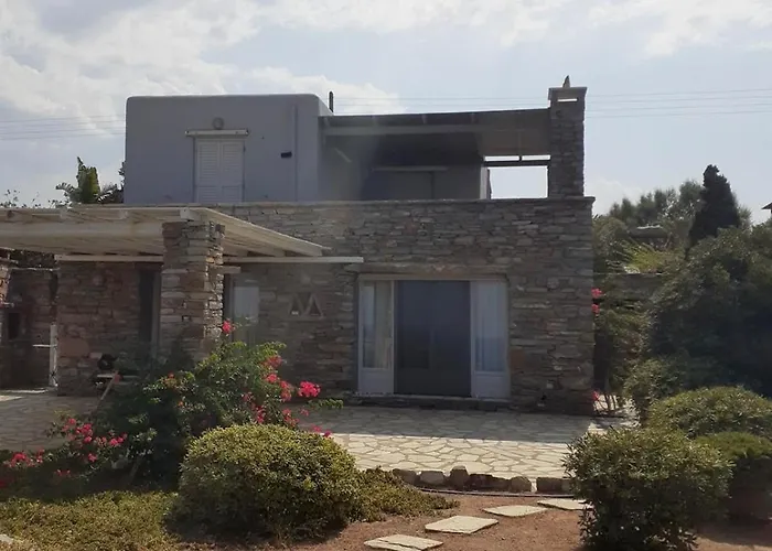 Willa Heliophilia Koundouros